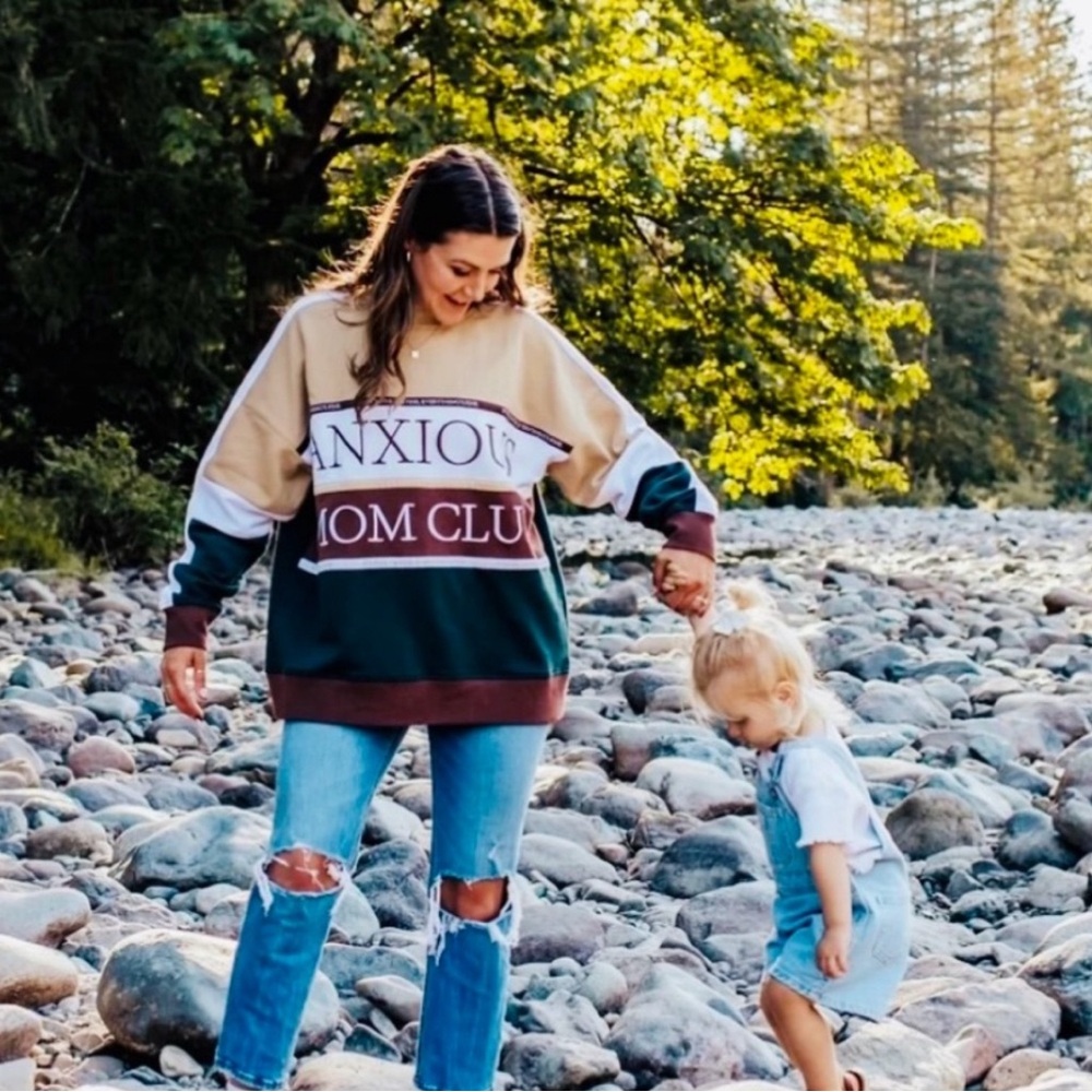 Fun “Anxious Mom Club” sweatshirt by Goodmornig-baby brand. NWT Size M/L